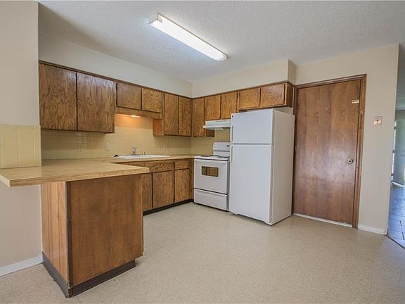 3rd image of 817-819 S 28th St