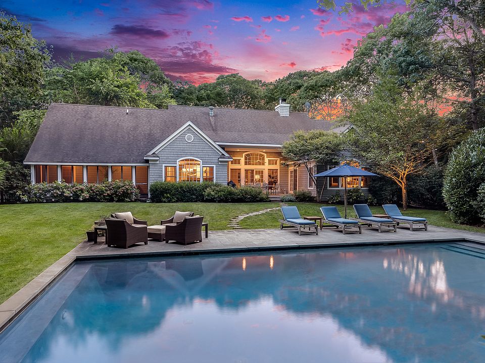 1st image of 2 Bay Colony Ct