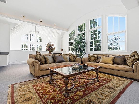 5th image of 853 Riverside Dr