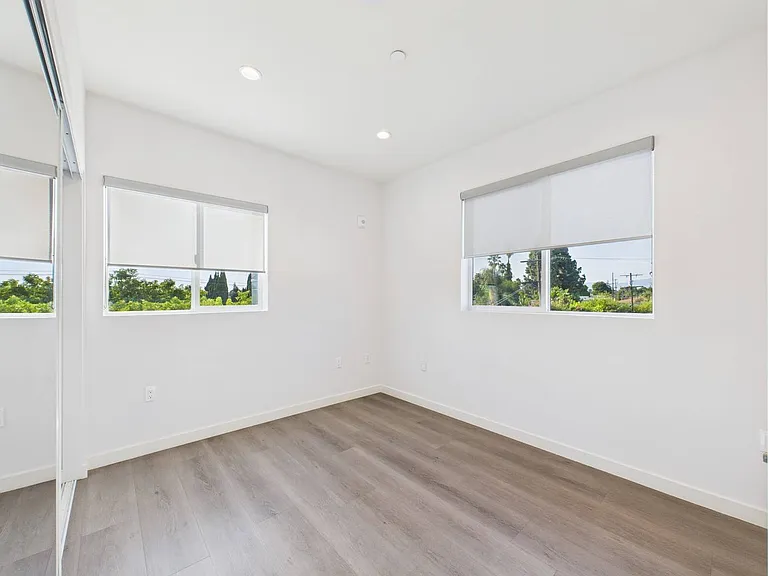 5501 Laurel Canyon Blvd — Photo 17