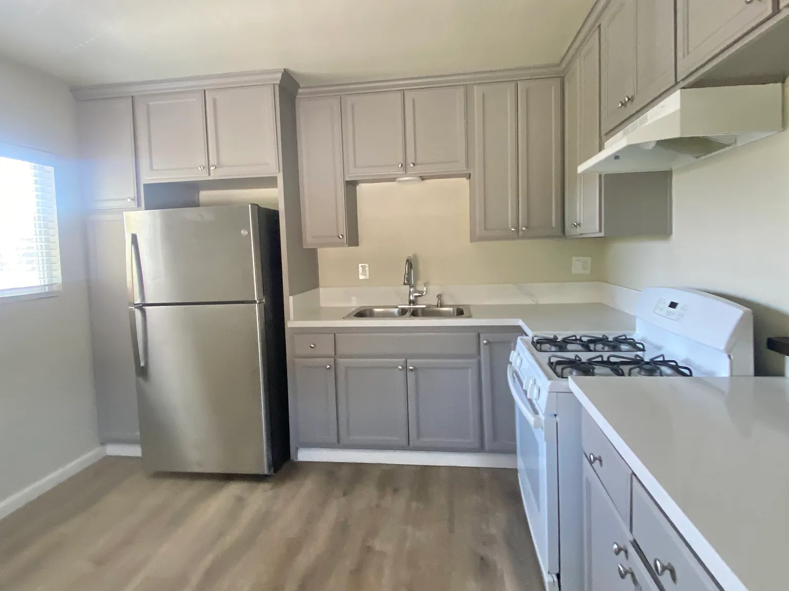 2 bed, 800 sqft, $2,395 — Photo 2