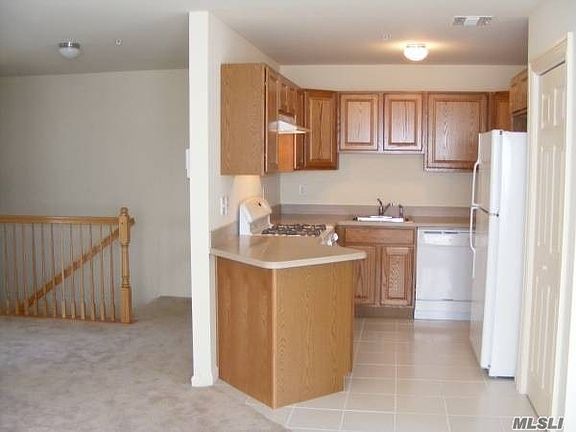 3rd image of 108 Brattle Cir