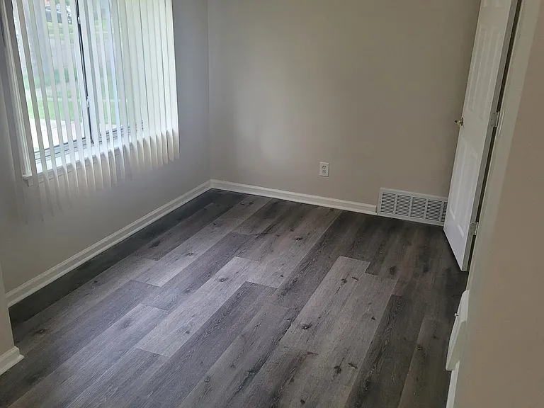 19420 Huntington Rd — Photo 13