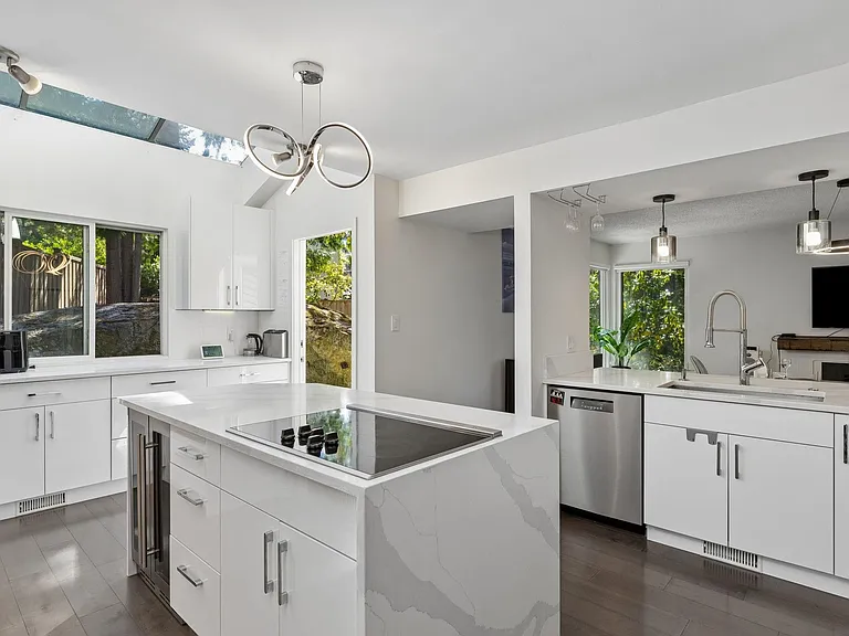 5620 Larson Pl — Photo 13