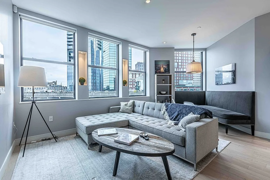 2 bed, 2.0 bath, 1009 sqft, $6,200 — Photo 2