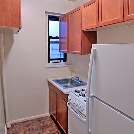 5th image of 390 E 153rd St APT 2D