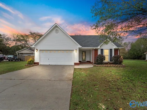 119 Clear Creek Dr, New Market, AL 35761