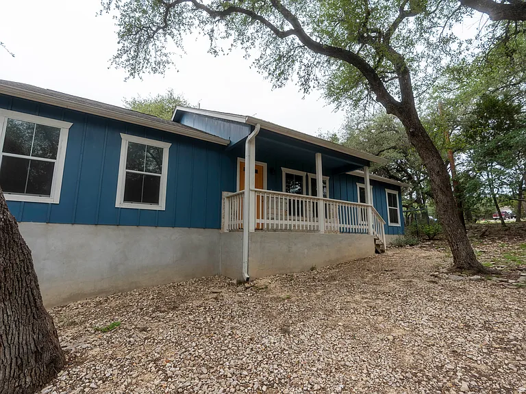 1015 Twin Deer Ln — Photo 2