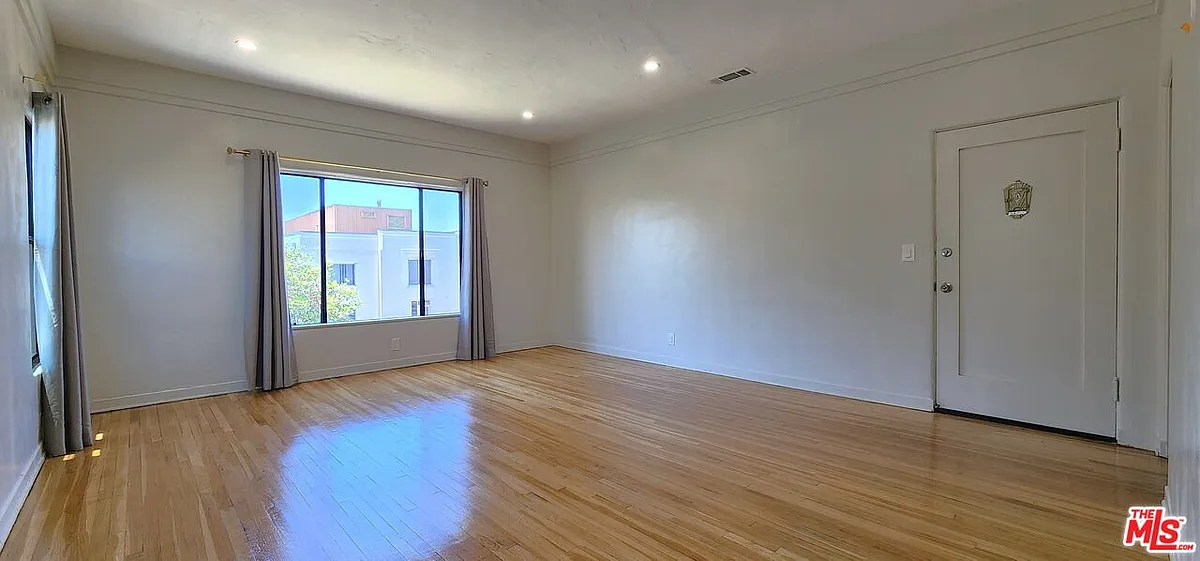 Building Photo - 224 N Jackson St #226