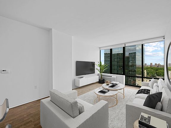 4th image of 2030 1/2 Hudson St #512