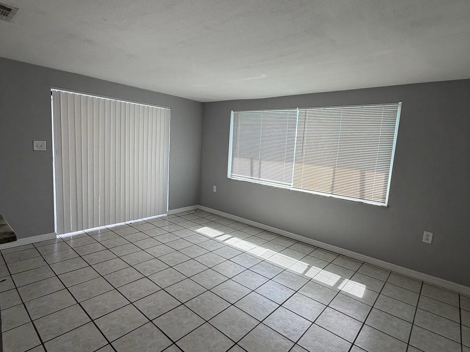 4 bed, 1466 sqft, $2,000 — Photo 3