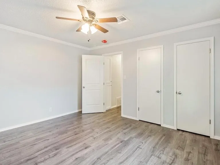 1037 Mobile Cir — Photo 14