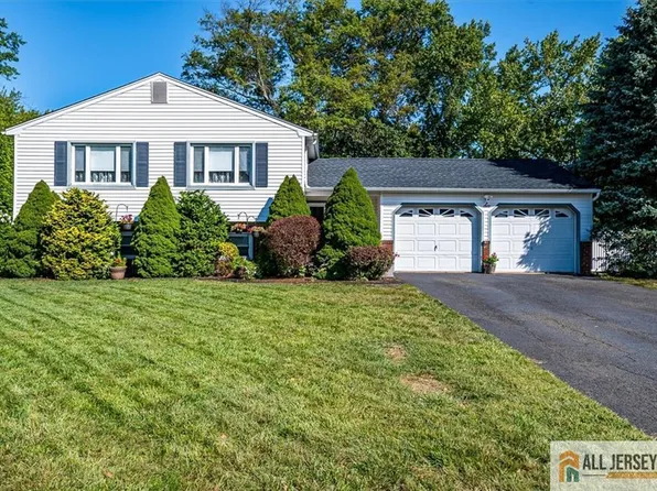 6 Paul Ave, Kendall Park, NJ 08824