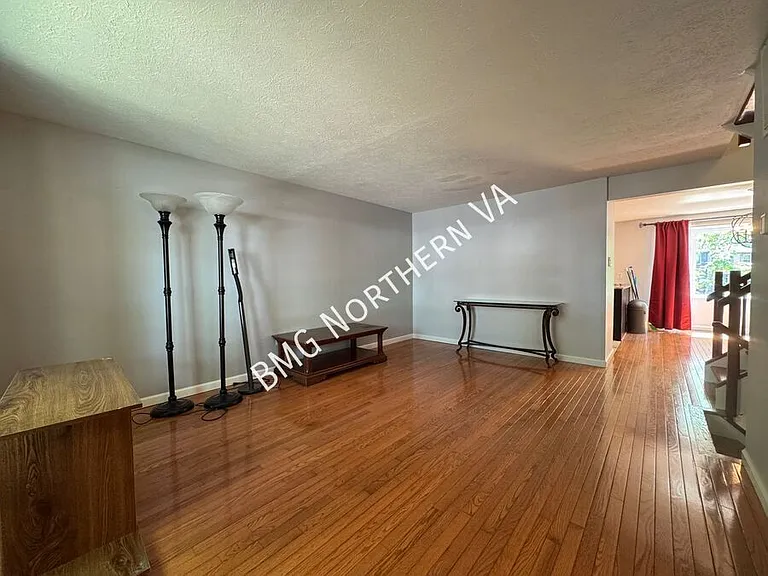 379 W Broad St — Photo 4