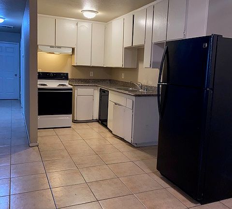 4th image of 3352 N Marks Ave #10