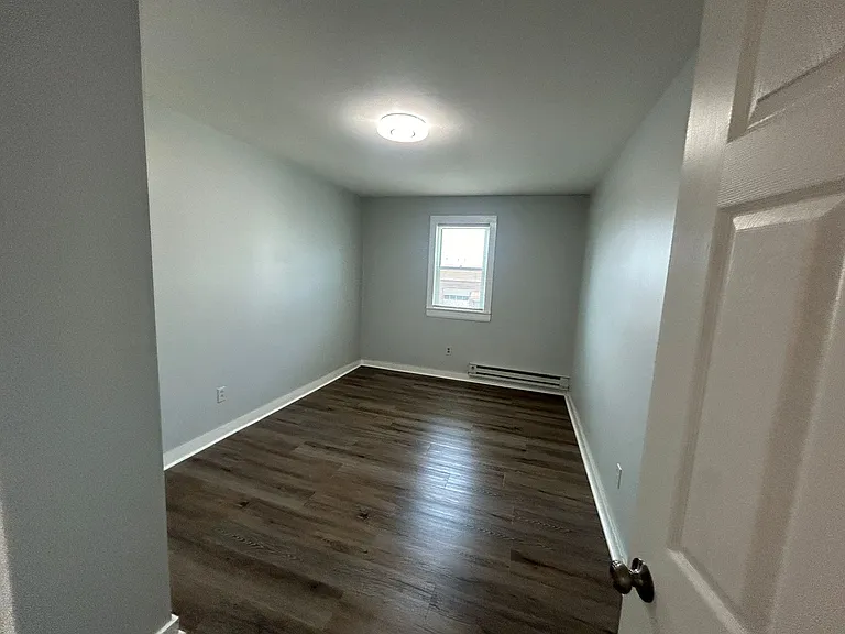 206 E Ayre St #8 — Photo 10