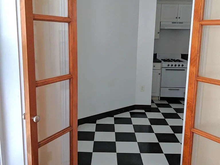 331 Harvard St #3 — Photo 4