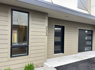 223 E 12th St, Traverse City, MI 49684