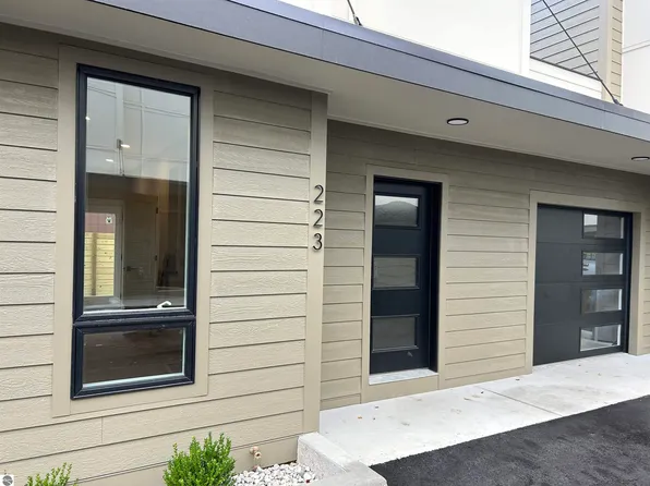 223 E 12th St, Traverse City, MI 49684