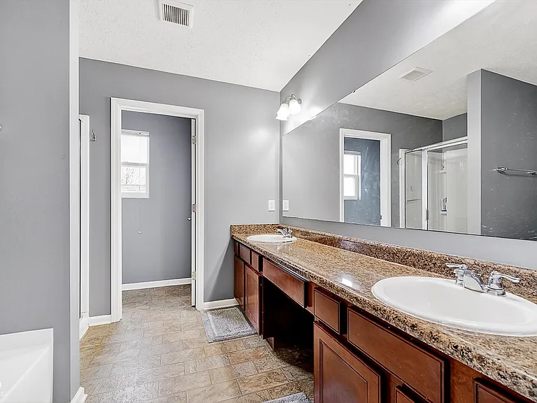 15472 Old Pond Cir — Photo 17