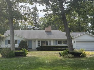 687 Linden Ave, Lake Forest, IL 60045