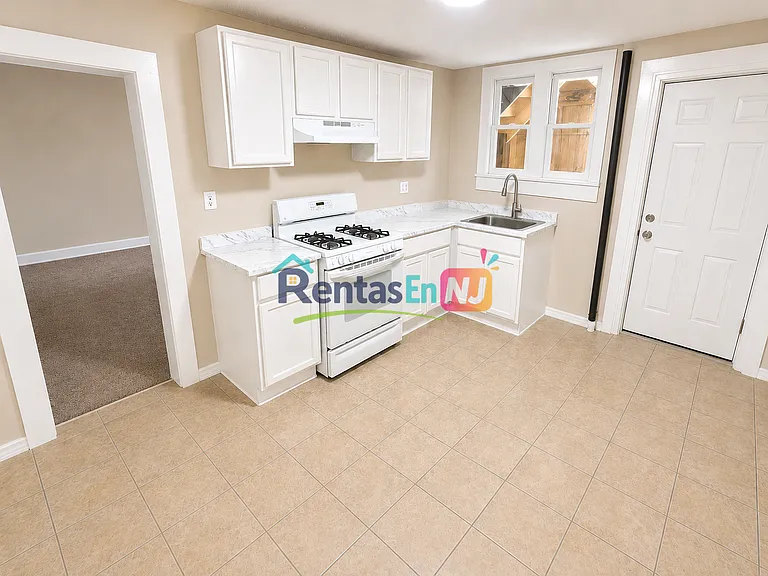 14 Nursery St #2B — Photo 1