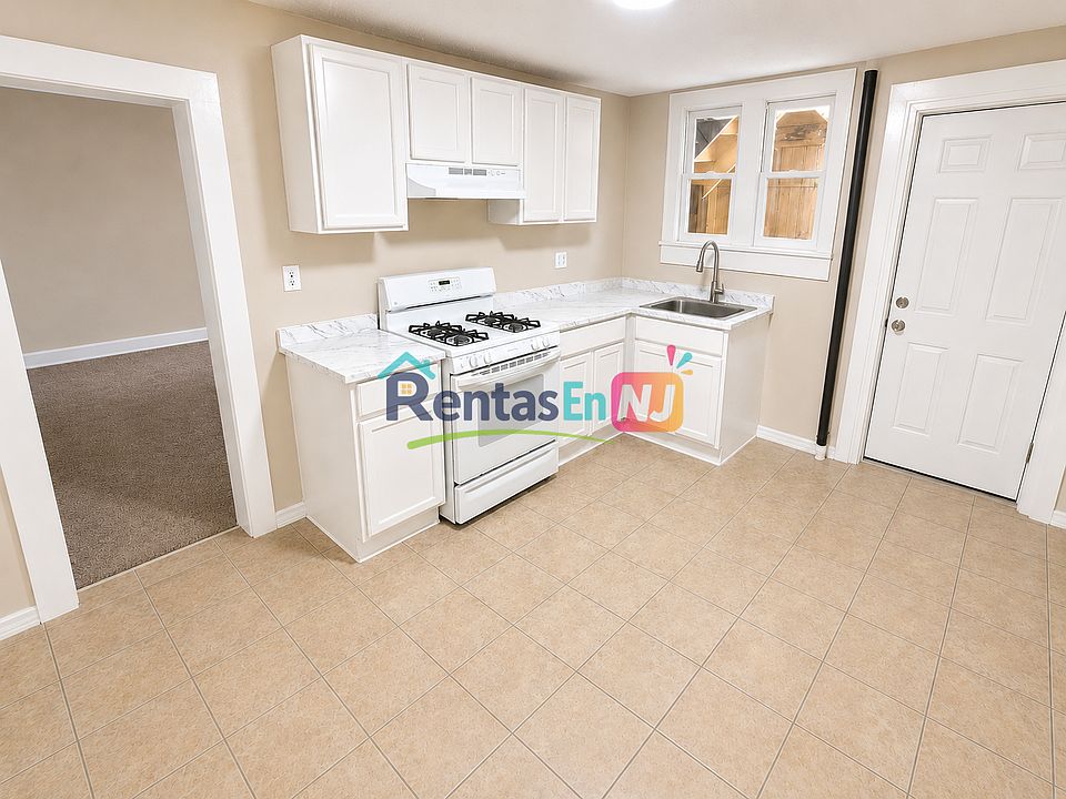 1st image of 14 Nursery St #2B