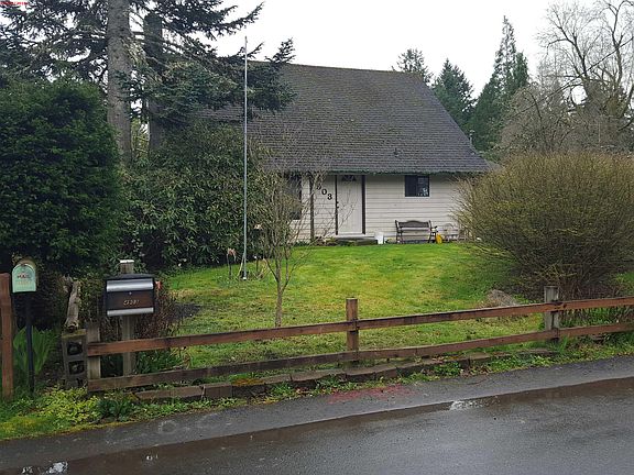 4th image of 4903 32nd Ave SE