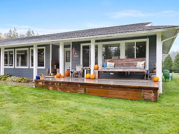 Front Deck/Entry
