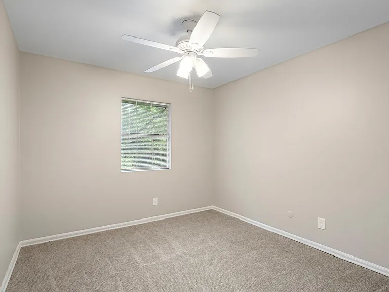 Winthrop Apartments — Photo 11