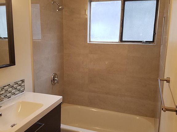 5th image of 91 N Mar Vista Ave APT 2