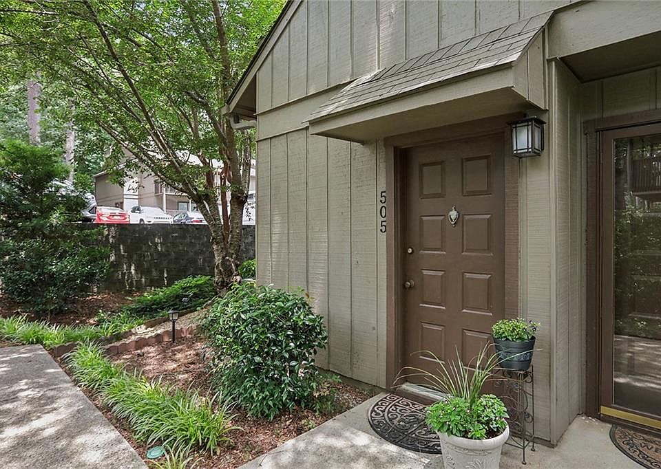 1st image of 505 Cumberland Ct SE