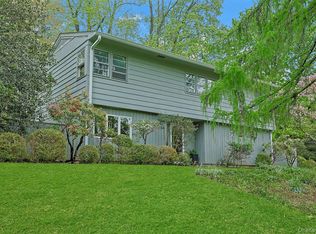 29 Maplewood Way, Pleasantville, NY 10570