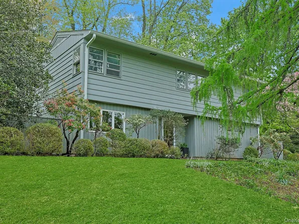 29 Maplewood Way, Pleasantville, NY 10570