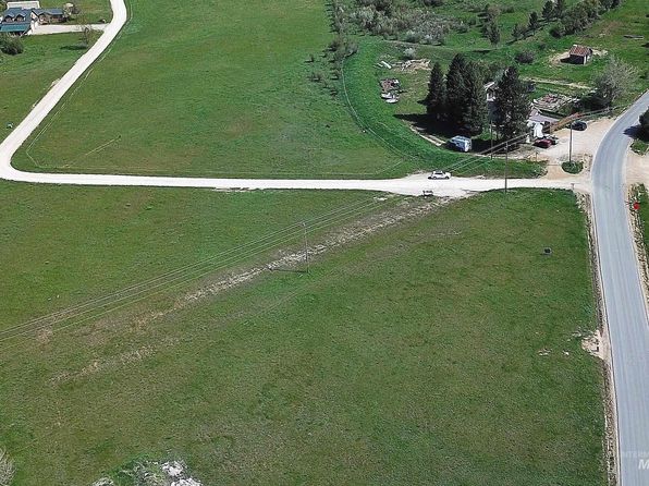6 Basari Ests, Garden Valley, ID 83622