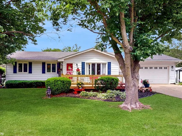 202 Oak Ave NE, Mitchellville, IA 50169