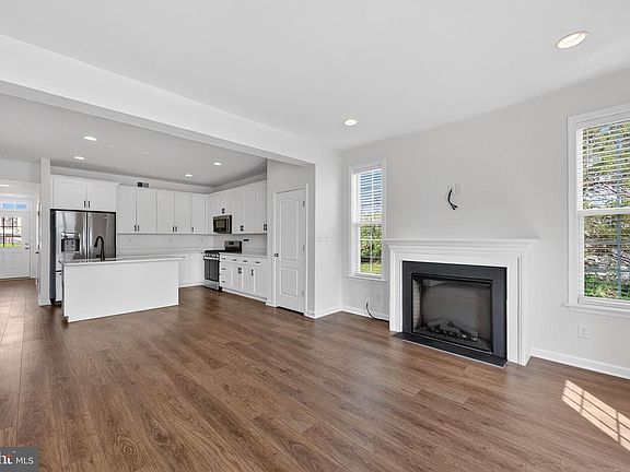 5th image of 154 Copeley Cir