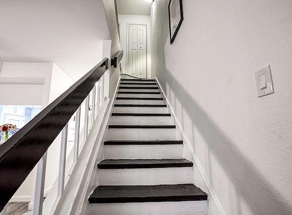 5th image of 2127 Park Willow Ln