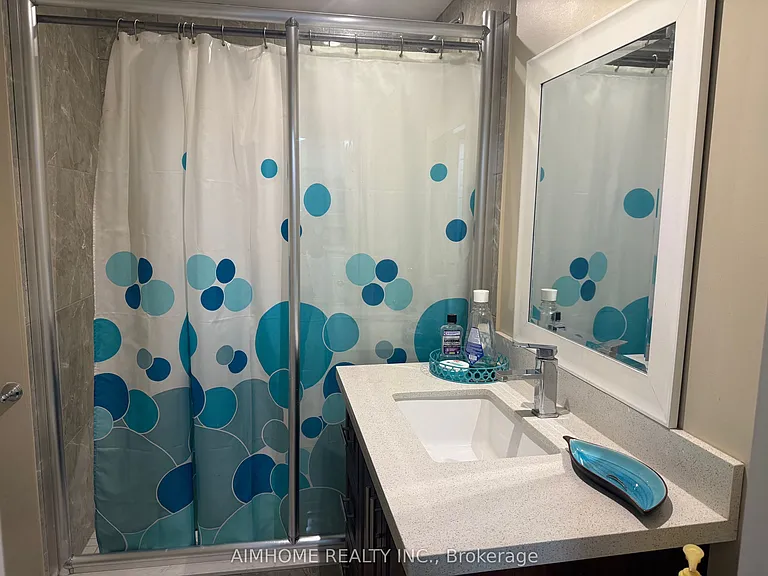 72 La Rose Ave #3 — Photo 8
