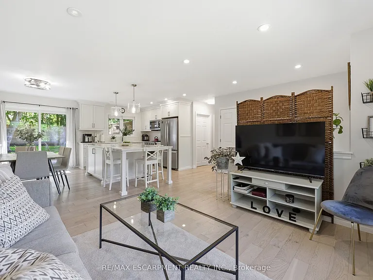 52 Grand Ave — Photo 7
