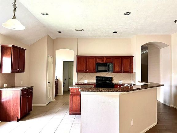 4th image of 16007 Hidden Manor Dr