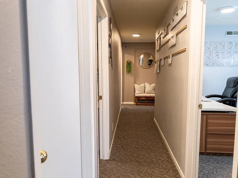4256 Fox Hills Ct — Photo 9