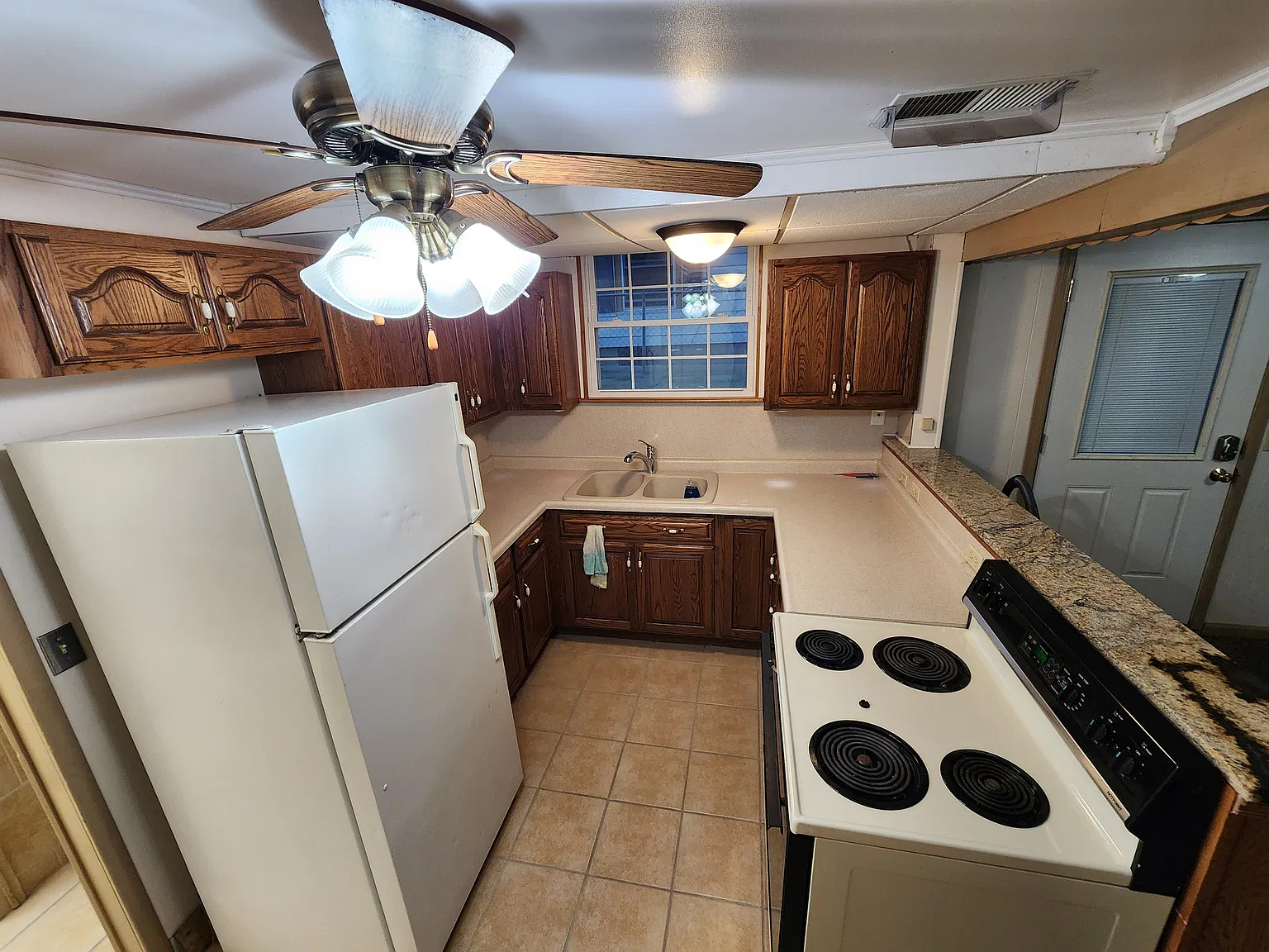 2 bed, 960 sqft, $875 — Photo 3