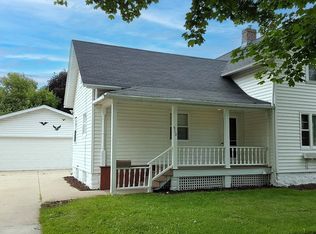 915 N Superior St, Appleton, WI 54911