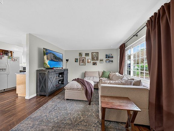 5th image of 3058 Follett St