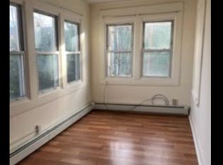 12 Prospect St APT 4, Easthampton, MA 01027