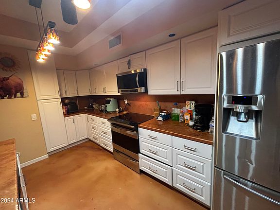 3rd image of 14716 W RAVENSWOOD Drive