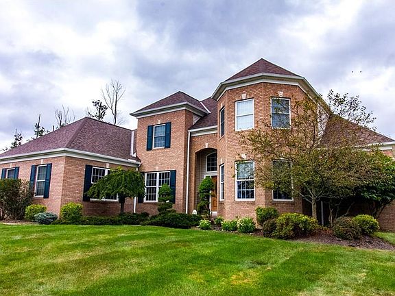 2nd image of 8418 Forestview Cir