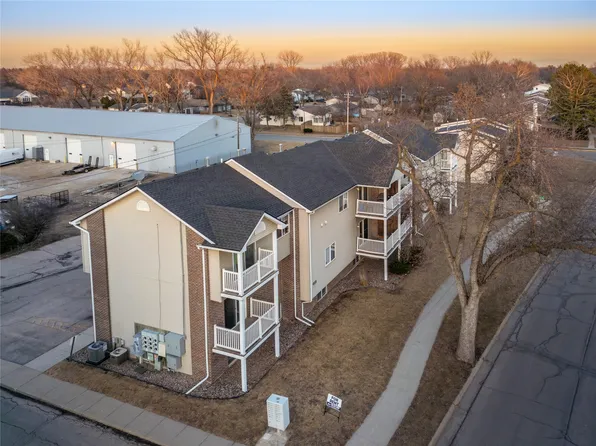 215 Jewel Dr, Ames, IA 50010