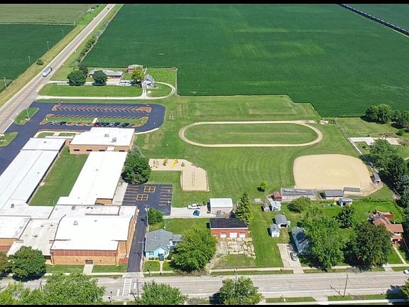 3rd image of 320 W Main St